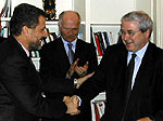 De gauche &agrave; droite, MM. Milan Bandic, Bozidar Gagro et Jean-Paul Huchon