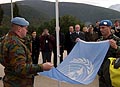 Cérémonie de départ de la MONUP, le 15 décembre 2002.
